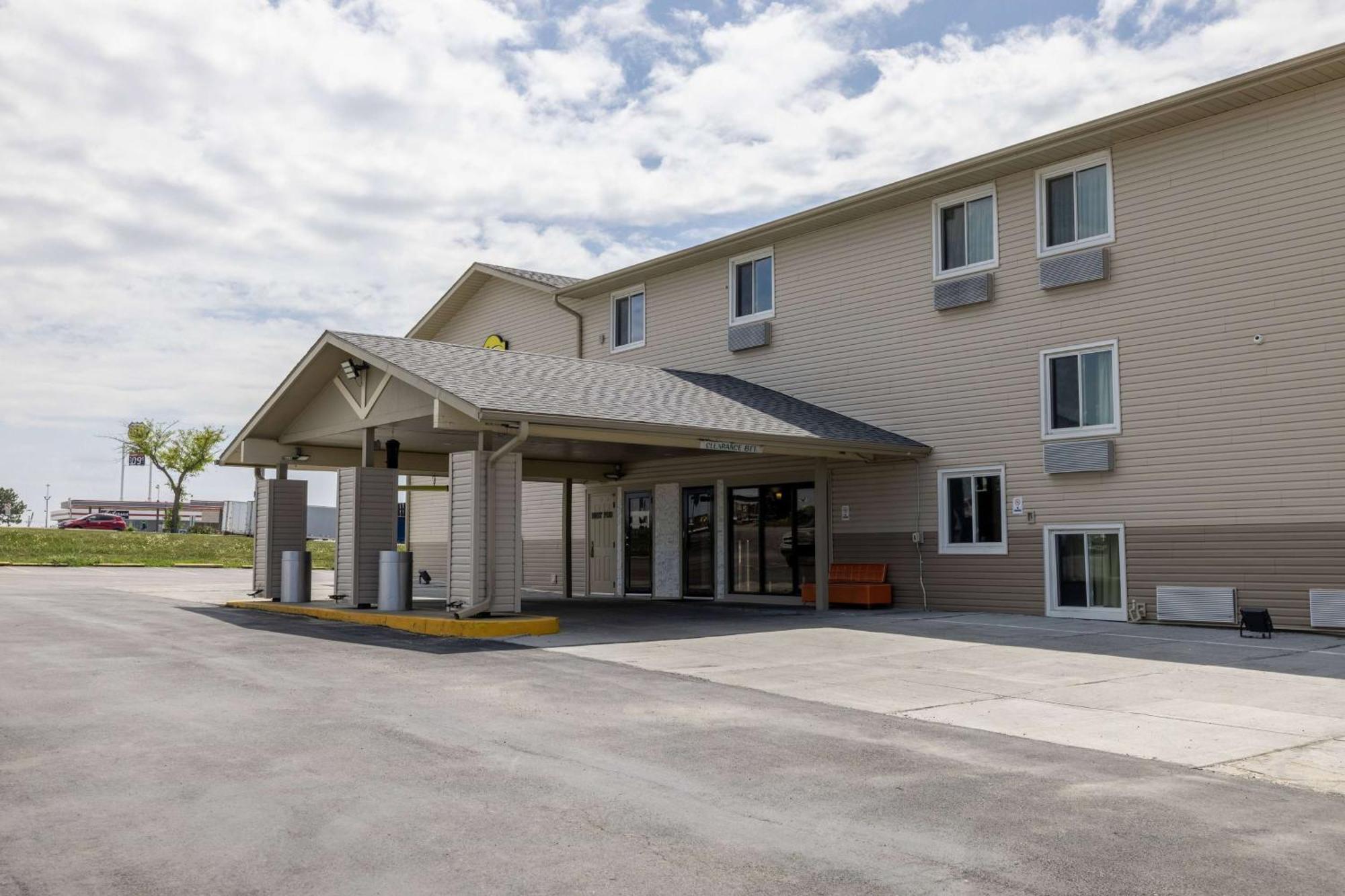 The Inn&Suites Sw Omaha Exterior photo