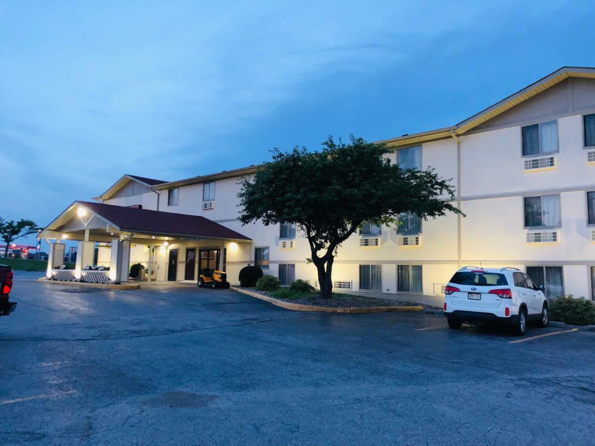 The Inn&Suites Sw Omaha Exterior photo